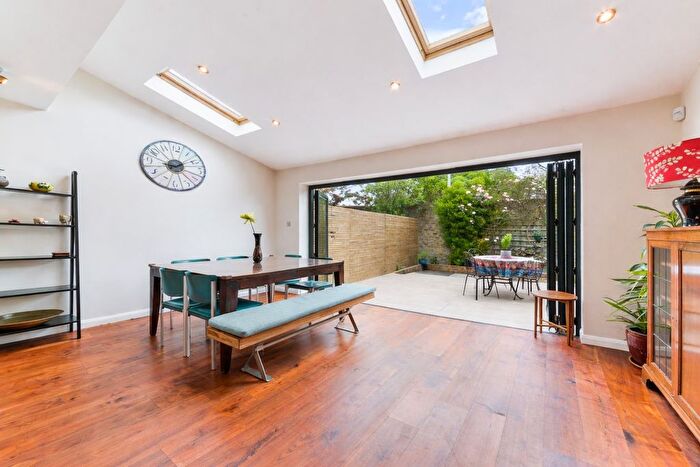 3 Bedroom Terraced House For Sale In Craignair Road, London, SW2