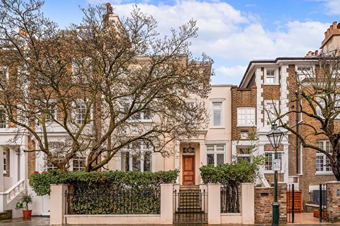4 Bedroom Property To Rent In Victoria Road, South Kensington, W8
