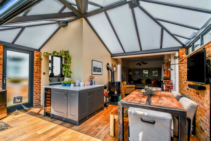 3 Bedroom Detached House For Sale In Carlton Drive, Leigh-On-Sea, SS9