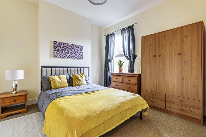 3 Bedroom Maisonette To Rent In Inglemere Road, Mitcham, CR4