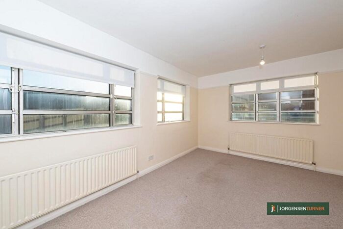 2 Bedroom Flat To Rent In High Street, Barnet, EN5