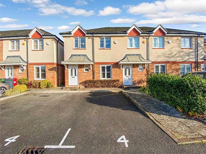 3 Bedroom Semi-Detached House To Rent In Aldenham Close, Langley, SL3