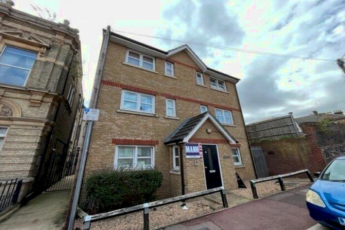 1 Bedroom Flat To Rent In Manor Road, Chatham, ME4