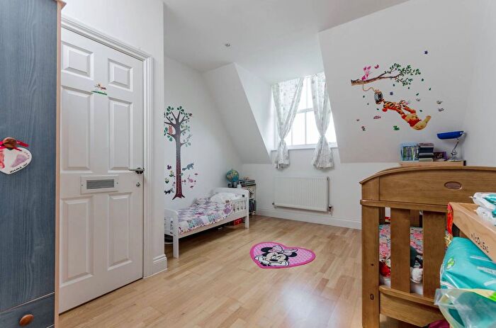 2 Bedroom Flat For Sale In Princess Park Manor, Royal Drive, Friern Barnet, London, N11