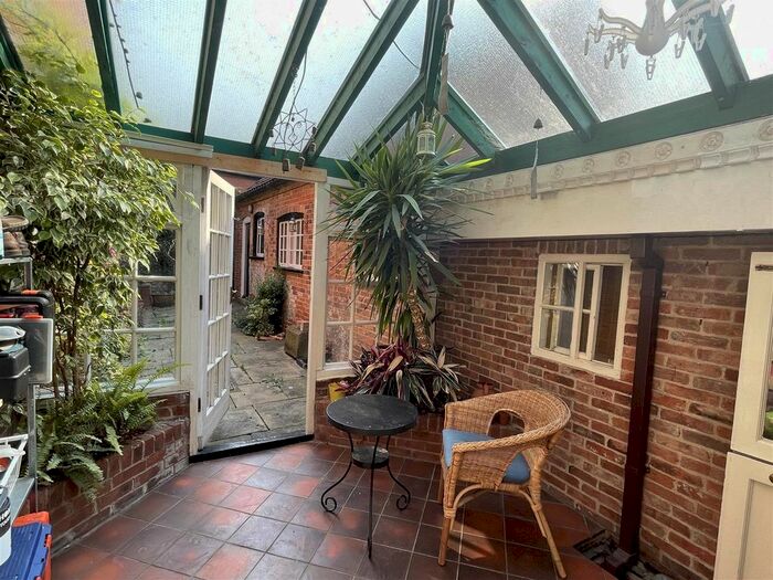 3 Bedroom End Of Terrace House For Sale In Mill Gate, Newark, NG24