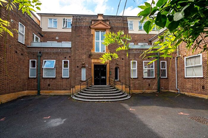 1 Bedroom Flat For Sale In Bury Fields, Guildford, GU2