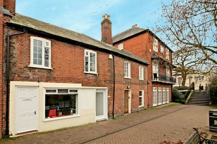 1 Bedroom Flat To Rent In Thameside, Windsor, SL4