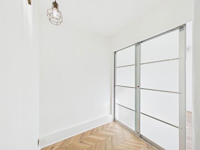 1 Bedroom Flat For Sale In Albert Road, London, N15