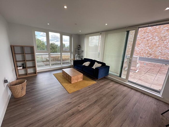 2 Bedroom Flat To Rent In Sandpiper Building, Newnton Close, London, N4
