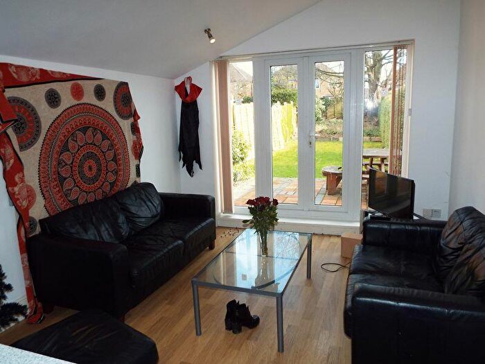 6 Bedroom Semi-Detached House To Rent In Gristhorpe Road, Selly Oak, Birmingham, B29