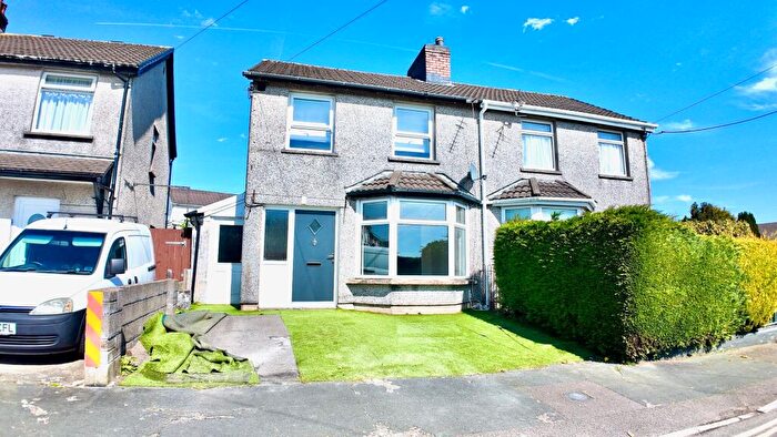 3 Bedroom Semi-Detached House For Sale In Waunborfa Road, Cefn Fforest, NP12