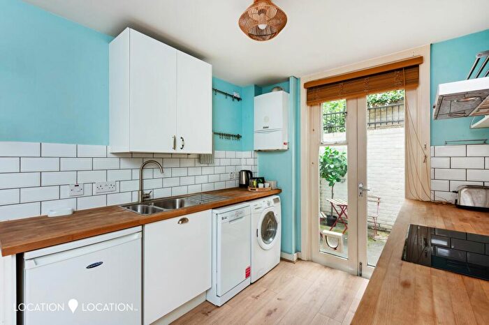 1 Bedroom Flat For Sale In Shacklewell Lane, London, E8