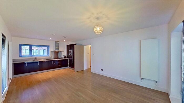 3 Bedroom Flat To Rent In Fettes Rise, Edinburgh, EH4