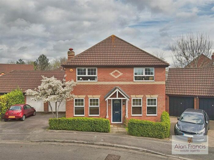 4 Bedroom Detached House To Rent In Walton Road, Caldecotte, Milton Keynes, MK7