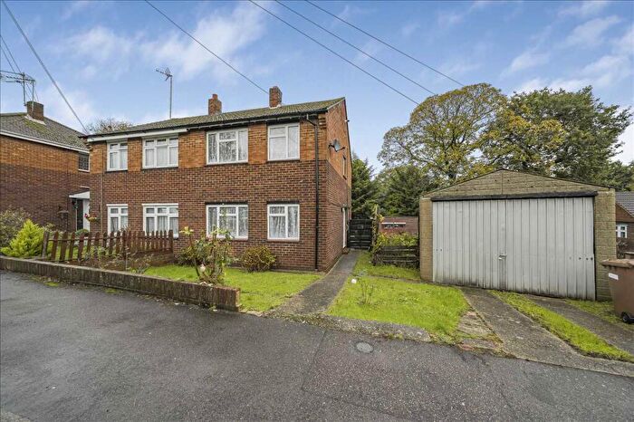 3 Bedroom Semi-Detached House For Sale In Fernheath Way, Dartford, DA2