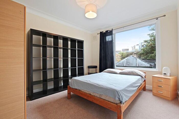 3 Bedroom Flat To Rent In Southwark Park Road, Bermondsey, London, SE16