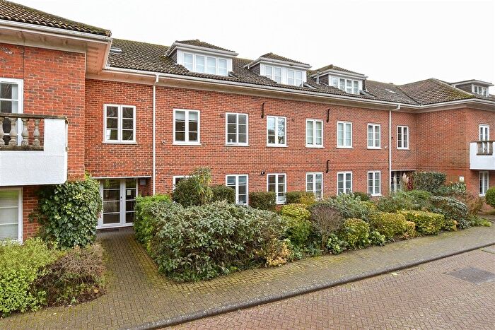 2 Bedroom Flat For Sale In North Foreland Road, Broadstairs, Kent, CT10