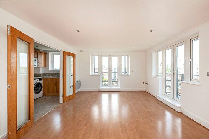 2 Bedroom Flat For Sale In High Street, Brentford, London, TW8
