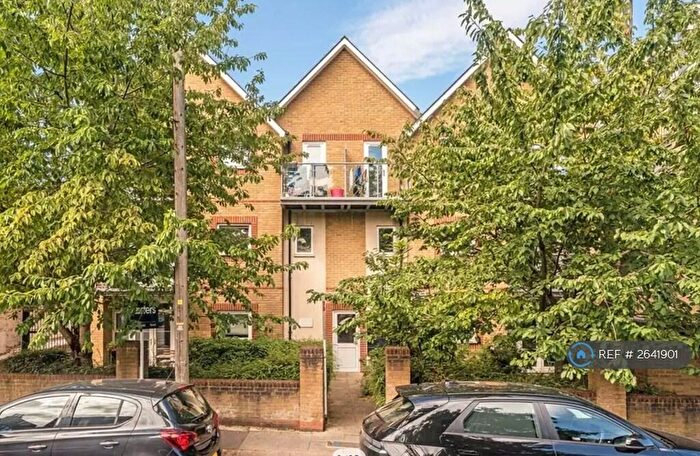 2 Bedroom Flat To Rent In Gordon Road, London, SE15