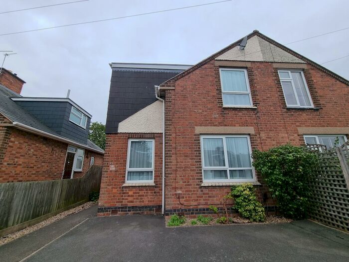 4 Bedroom Semi Detached House To Rent In Waverley Road, Leamington Spa, CV31