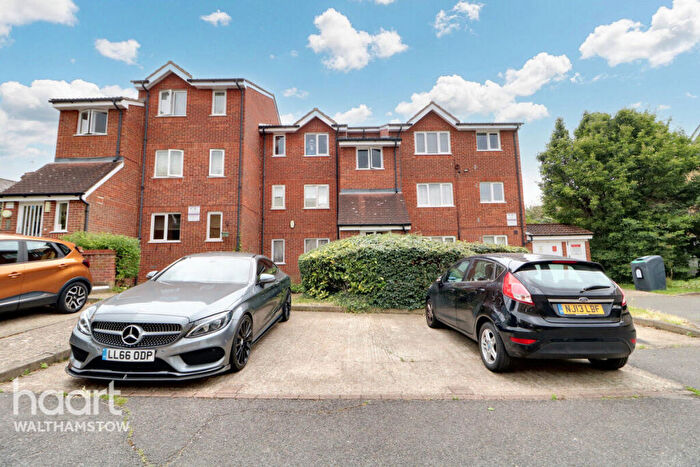 1 Bedroom Apartment For Sale In Green Pond Close, Walthamstow, E17