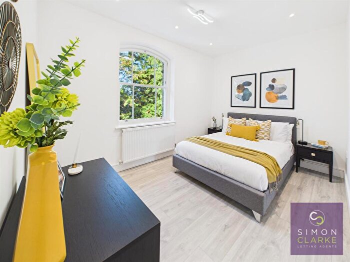 2 Bedroom Apartment To Rent In Woodside Avenue, London, N12