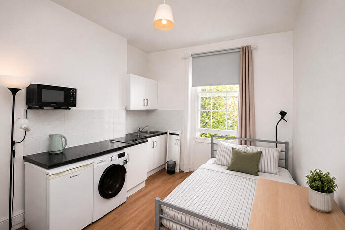 Studio To Rent In Oakley Square, Camden, London, NW1