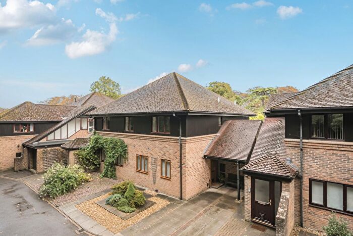 3 Bedroom Flat To Rent In Baytree Close, Chichester, PO19
