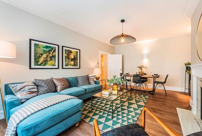 2 Bedroom Apartment To Rent In Baker Street, Marylebone, London, NW1