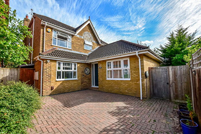 4 Bedroom Detached House For Sale In Noke Side, St. Albans, AL2