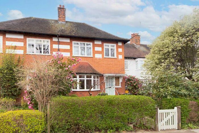 3 Bedroom Property To Rent In Brentham Way, London, W5