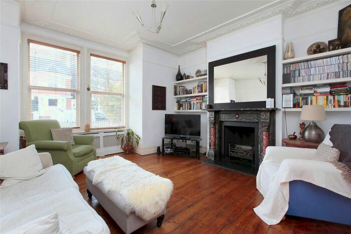 1 Bedroom Flat To Rent In Balham Park Road, Balham, London SW12