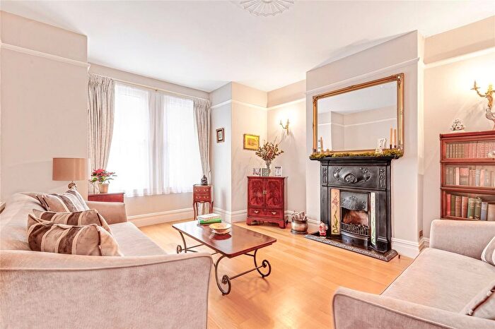 5 Bedroom Terraced House For Sale In Pendle Road, Furzedown, SW16