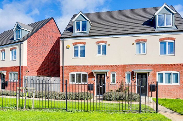 4 Bedroom Semi Detached House For Sale In Pennington Way, Hucknall, NG15