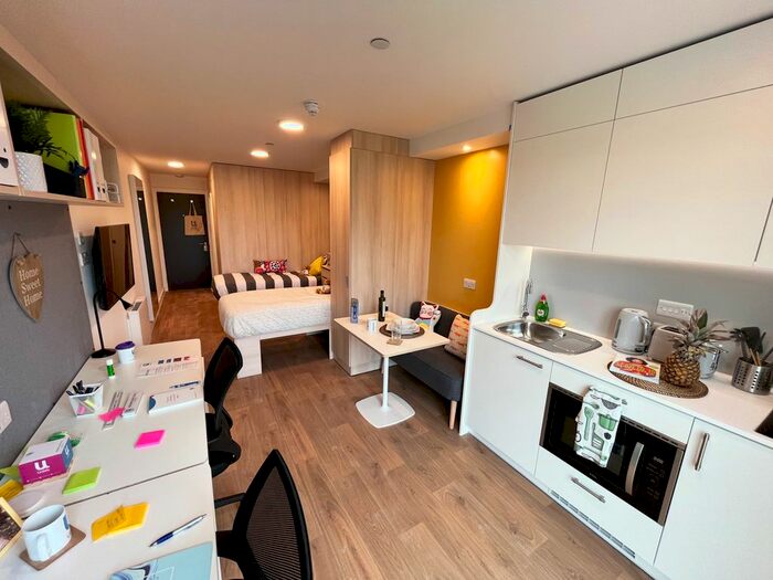 Studio To Rent In Walnut Tree Close, Guildford, Surrey, GU1