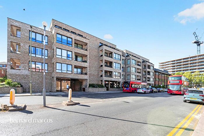 2 Bedroom Flat For Sale In Oakleigh Road North, London, N20