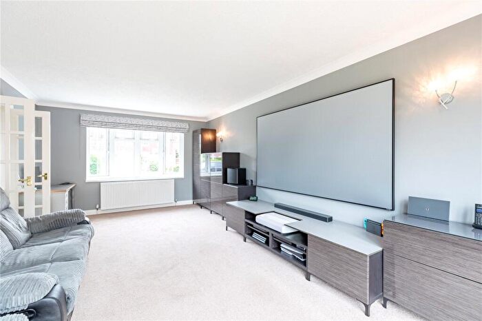 4 Bedroom Detached House For Sale In Speen Place, Speen, Newbury, Berkshire, RG14