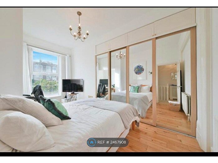 2 Bedroom Flat To Rent In Walworth, London, SE17