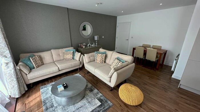 3 Bedroom Flat To Rent In Cranford Lane, Hounslow, TW5