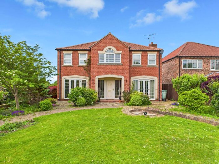 4 Bedroom Detached House For Sale In Moor Lane, Carnaby, Bridlington, YO16
