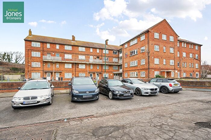 3 Bedroom Flat To Rent In Butts Road, Southwick, Brighton, West Sussex, BN42