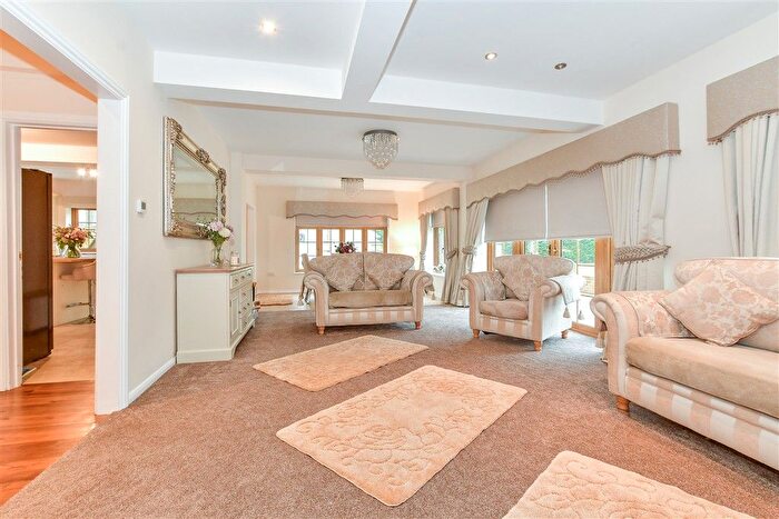 5 Bedroom Detached House For Sale In Maidstone Road, Staplehurst, Kent, TN12