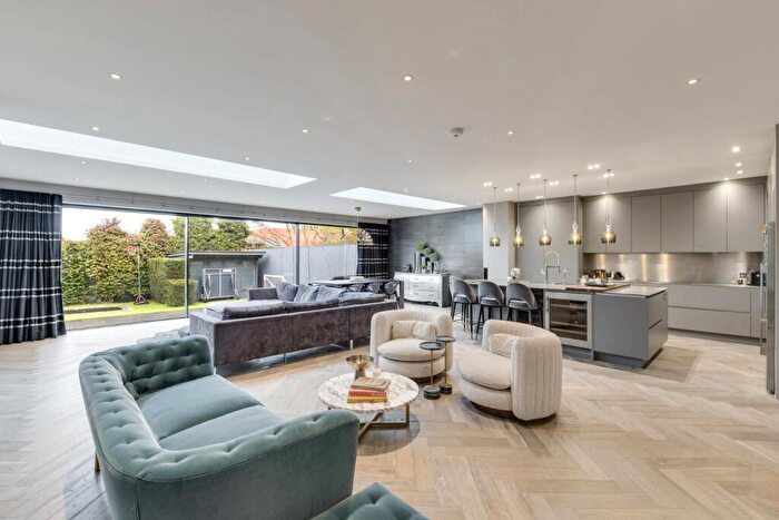 5 Bedroom Semi-Detached House For Sale In Menelik Road, West Hampstead, NW2