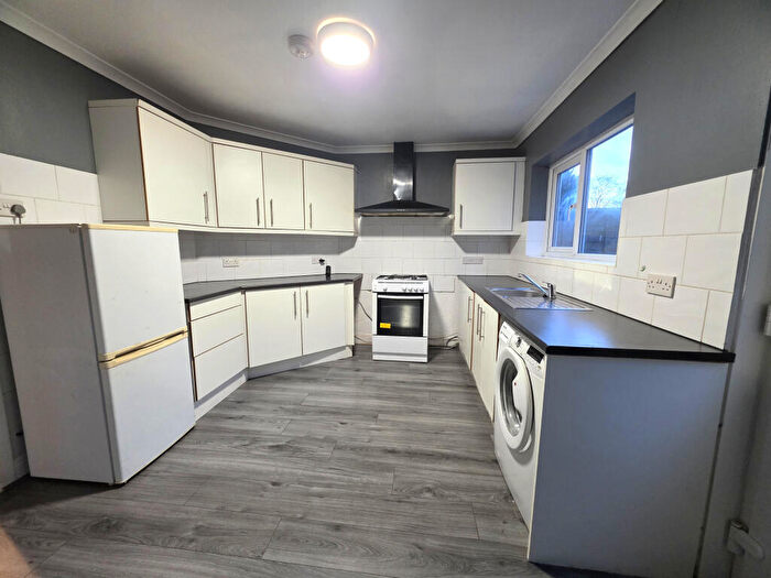 3 Bedroom End Of Terrace House To Rent In Gerard Avenue, Coventry, West Midlands, CV4