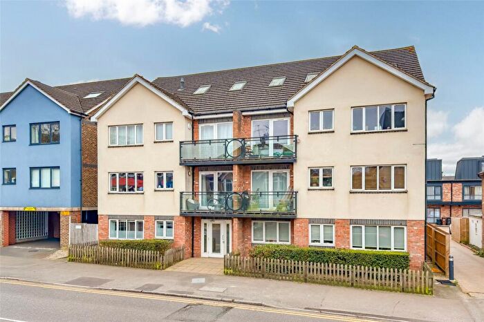 2 Bedroom Apartment For Sale In Hatfield Road, St. Albans, Hertfordshire, AL1
