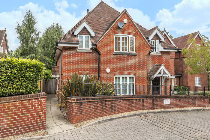 2 Bedroom Ground Flat To Rent In Wychwood Place, Winchester, SO22