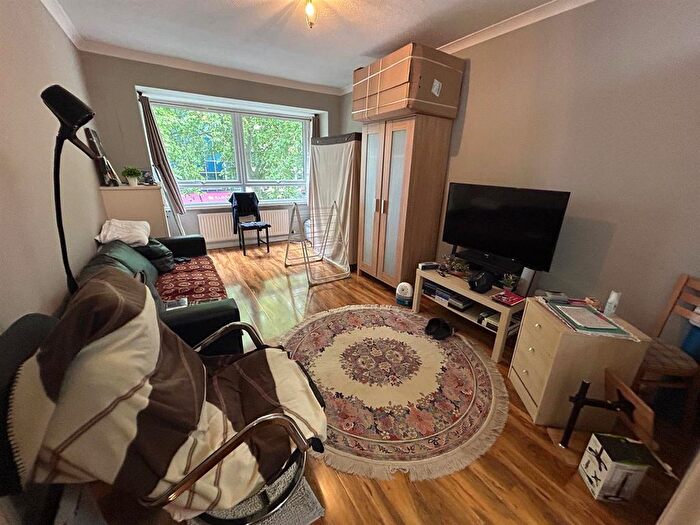 1 Bedroom Flat To Rent In Mitchell House, A Oxford Road, W4