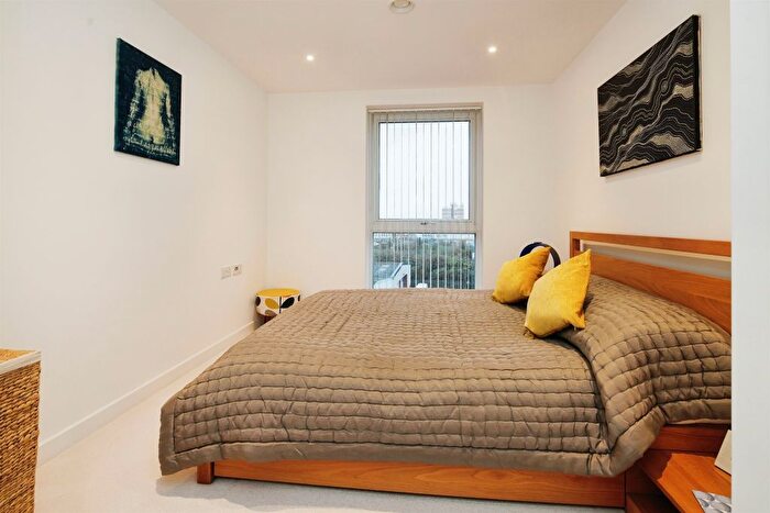 2 Bedroom Flat For Sale In Goldstone Lane, Hove, BN3