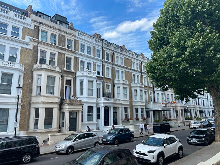 1 Bedroom Flat To Rent In Penywern Road, Earls Court, London, SW5