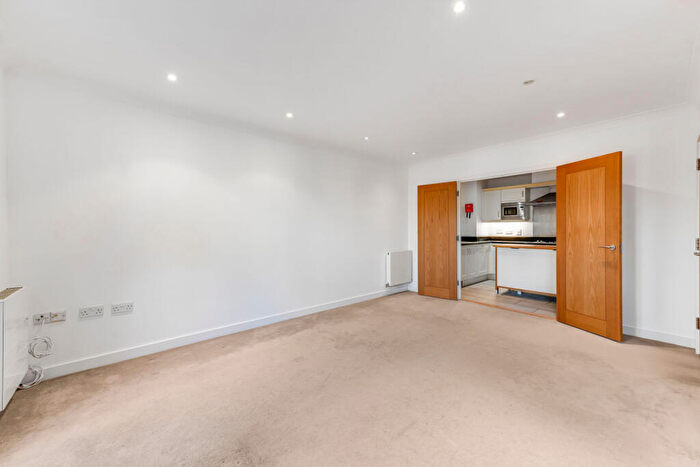 2 Bedroom Flat To Rent In Brookshill Gate, Harrow, HA3